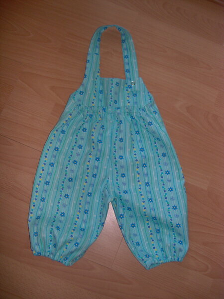 Latzhose mit Sonnentaschen