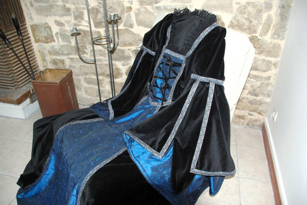 Ein Mittelalterkleid entsteht