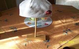 Mütze a`la Tilda auf Hutständer