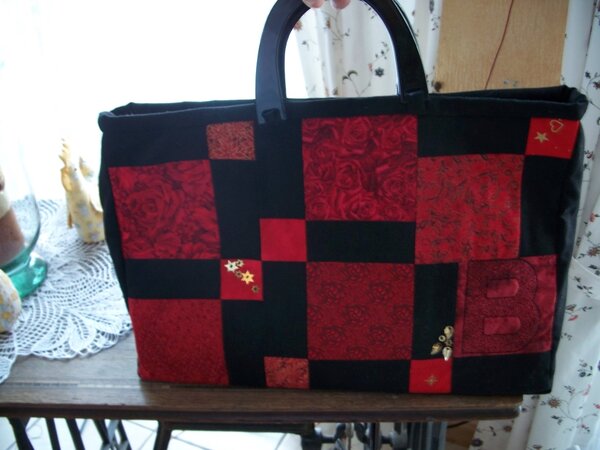 rot-schwarze Tasche