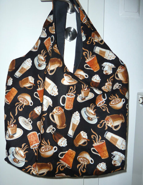 Große "Louisa" aus "Tolle Taschen selbst genäht". Kaffeetassenstoff ist von Timeless Treasures.