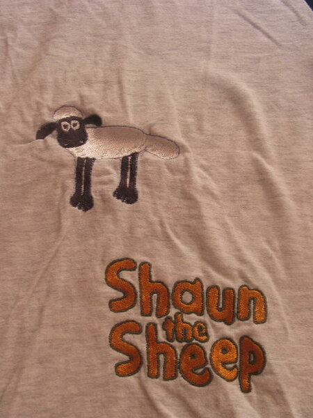 ungebügeltes Shaun the sheep Stickmotiv en detail