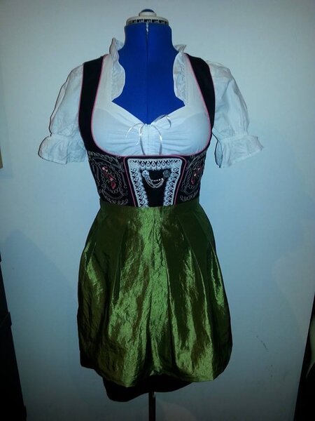 Eine neue Schürze für mein altes Dirndl :-)