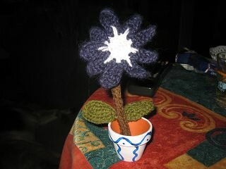 k Bild 102
eine gehäkelte Blume für meine Tochter