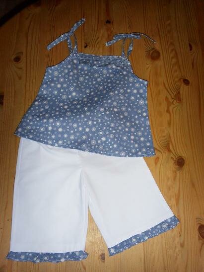 August 2009 - Stolz wie Oskar. Die ersten selbstgenähten Kleidungsstücke für meine jüngste Tochter. Nach einem Burdaschnitt - Gr. 74