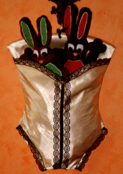 Klammerkorsett mit Häschen