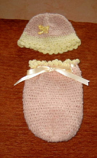 Mütze und Pucksack gehäkelt