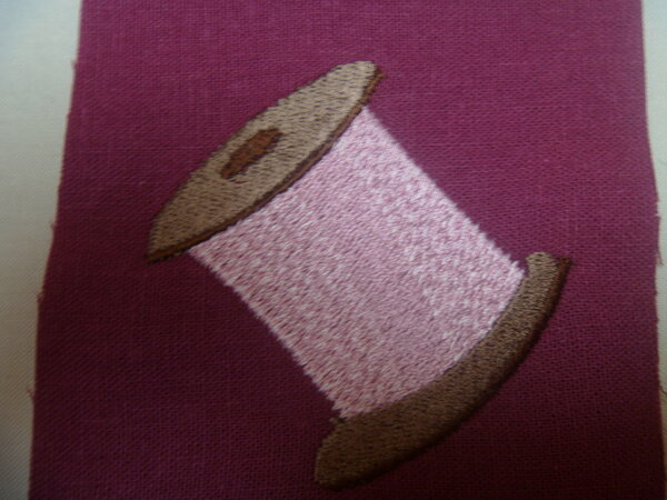 Garnrolle rot