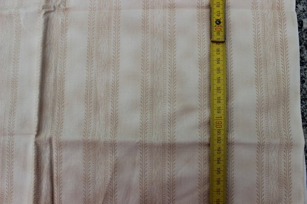H2:
Patchworkstoff beige
Eigentümer: Stefanie85
100 x 50 => 0,50 m²