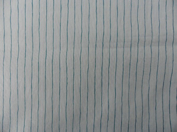 Stoff 22:
BW Blusen-/Hemdenstoff jeansblau mit Streifen
(Farbe auf dem Foto leider schlecht getroffen)
vorgewaschen
102 x 100 => 1,02 m²
