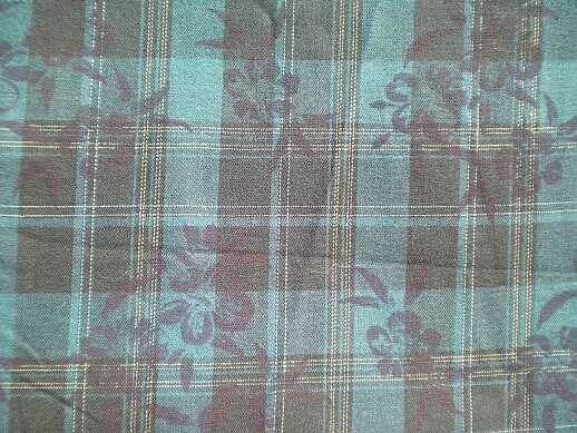 22) blau karierter Hemden-/Blusenstoff mit aufgedruckten Blumen