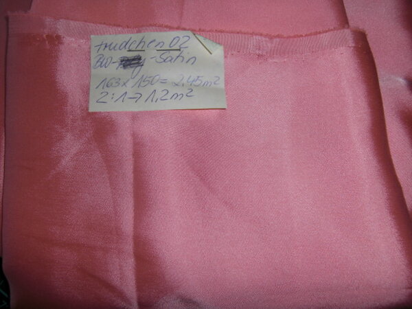 BW-Satin apricot
1,63x1,5
2:1-1,2m²