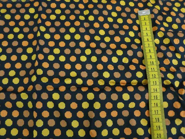 Stoff 230

wie Faschingsstoff, 28 cm x 90cm + Anhang