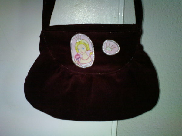Das selbe Taschenmodell wie die beige Tasche - allerdings im Prinzessindesign für die Tochter meiner Freundin.
