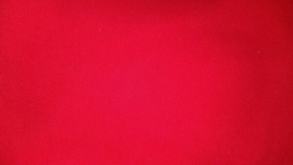 Roter weicher Baumwollstoff. Ein ziemlich großes Stück.