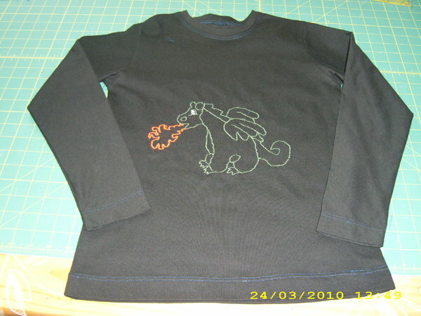 Shirt Drache, Gr.134

Drache ist mit der Nähmaschine Freihand gestickt