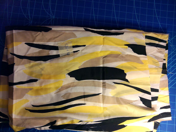leicht transparen 

100*140, 

3 Euro
