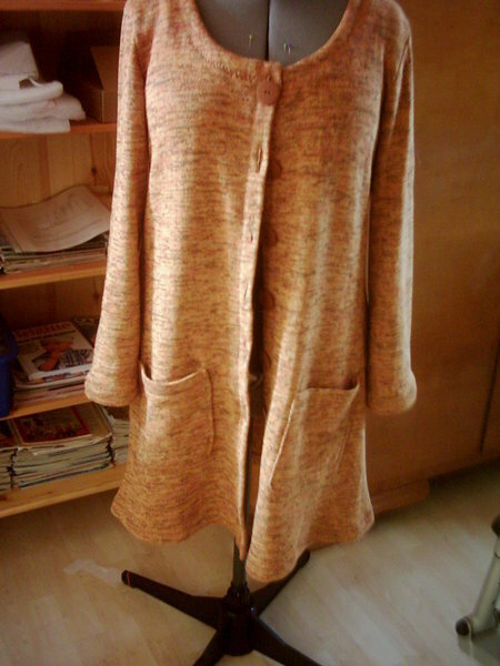 Jacke aus der Ottobre 5/2009
Stoff war für die Nähmaschine zu dick und war deshalb sehr schwer zu verarbeiten