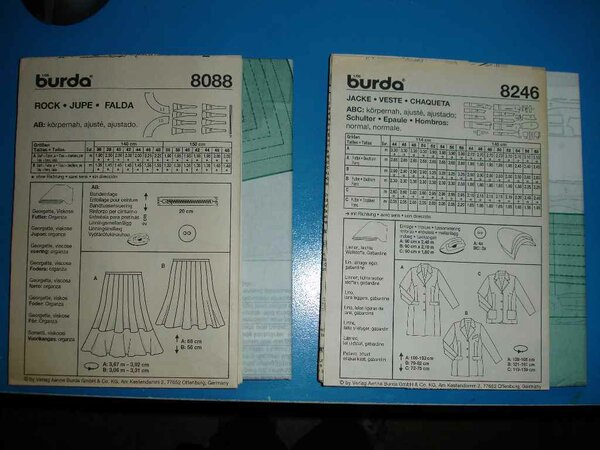 Bei beiden Schnitten fehlt leider das Deckblatt. Anleitung und Schnitt sind aber komplett und unbenutzt.

Schnitt Burda 8088: Rock in den Grössen 36-48 (weg)
Schnitt Burda 8246: Jacke in den Grössen 44-58