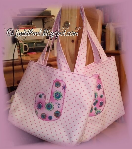2012.13 2 Taschen mit J Applikation