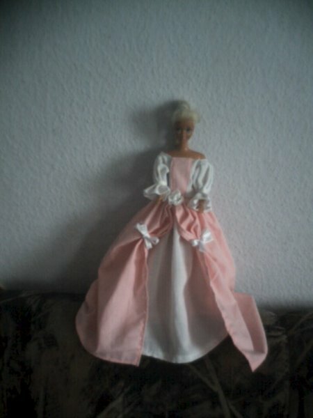 1. Barbie Kleid