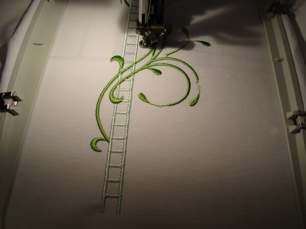 Pfaff Creative 2170 in Action
Mein erstes Stickmotiv mit der neuen Stickmaschine