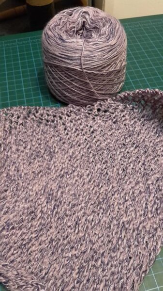 Tuch aus selbstgewickelte Wolle, Strickmuster aus Lace stricken von Jen Lucas