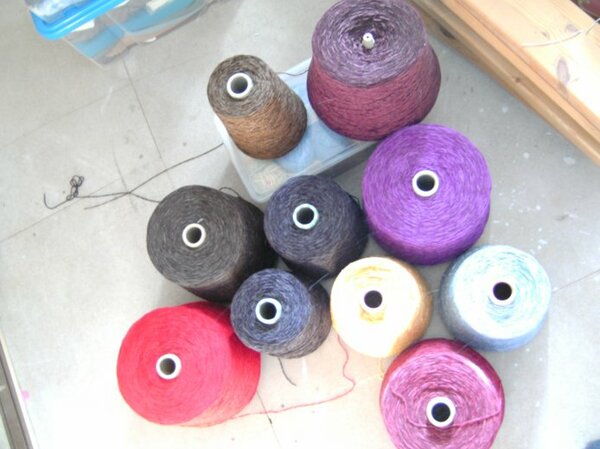 Chenile Konen
Strickmaschinen geeignet
2 fach auch zum Handstricken geeignet

100% Poly....??