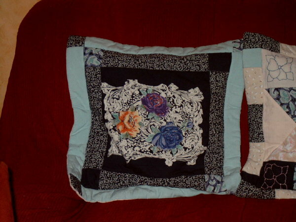 Serie Nr. 1
Blumenkissen blau