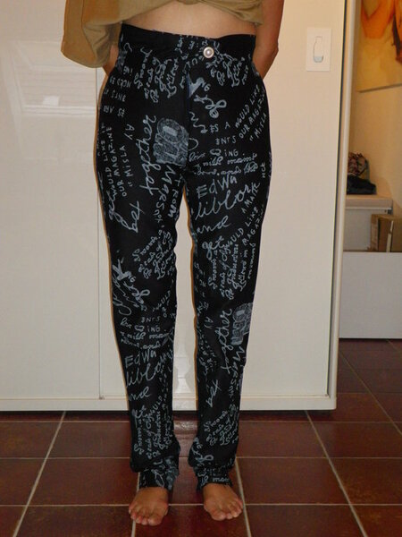 hochgeschnittene Hose