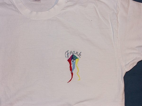T Shirt mit Harlekin Schleierschwanz
Selbst hergestellte Stickdatei, gestickt mit üblichem Haushalts-Allesnähgarn.