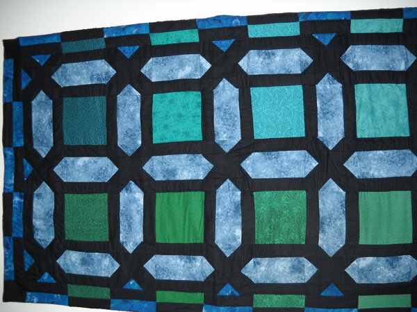 Maze Garden

Quilt über dem Bett meines Sohnes