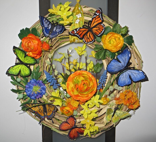 Türkranz mit Free Standing Butterflies (gestickt)