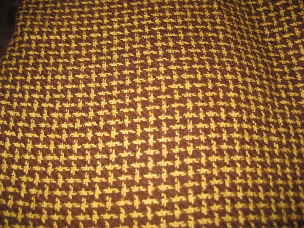 Boucle  Braun/gelb   BW/Wolle Mix vermutlich  400 x 90
3,6m²