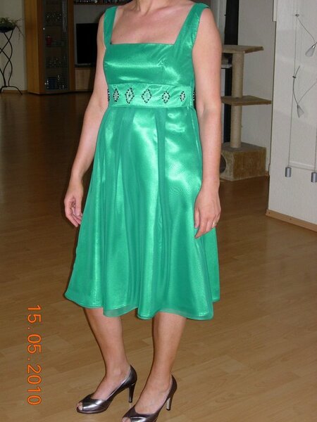 mein Brautmutterkleid nach dem Schnitt vom Brautkleid aus der Burdazeitschrift 3/2010 mit einigen Abwandlungen.