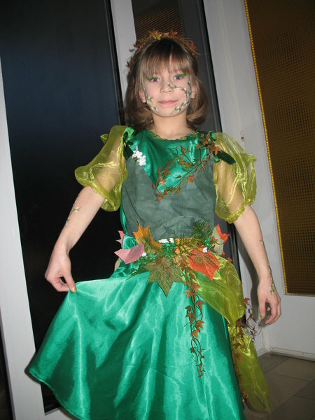 2009 / Die  "Kleine" als Waldelfe von vorn..
