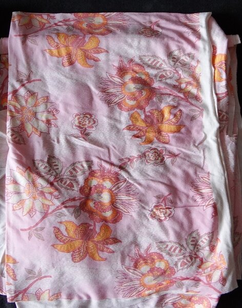 46)Jersey hellrosa
0,81x0,56= 0,45m²
&
0,30x1,40= 0,42m²