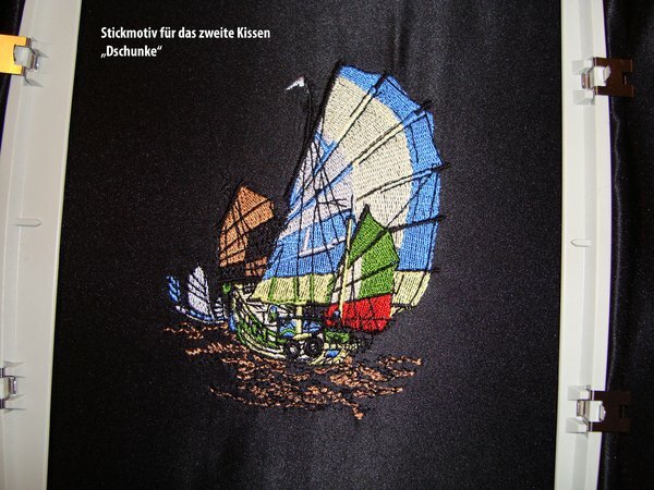 Eine Stickerei für das zweite Kissen