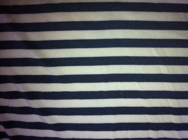 Viscosejersey Streifen

1m*1m + 0,4*0,6 + 0,35m + 0,7*0,5m