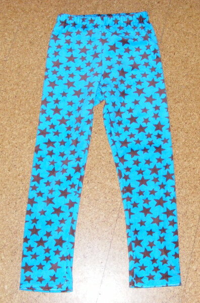 Leggings Gr. 122/128
Schnitt: Farbenmix Riviera
Stoff: Nicky von Buttinette