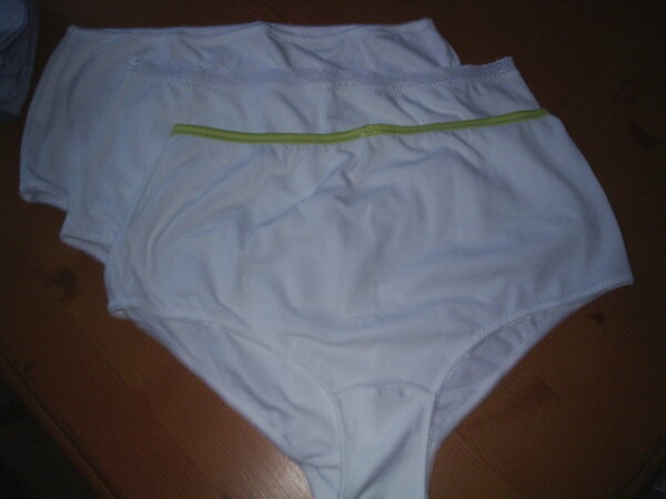 Ich wollte mal gerne einfarbige einfache Jersey-Slips.
Sie sind sehr angenehm auf der Haut.
