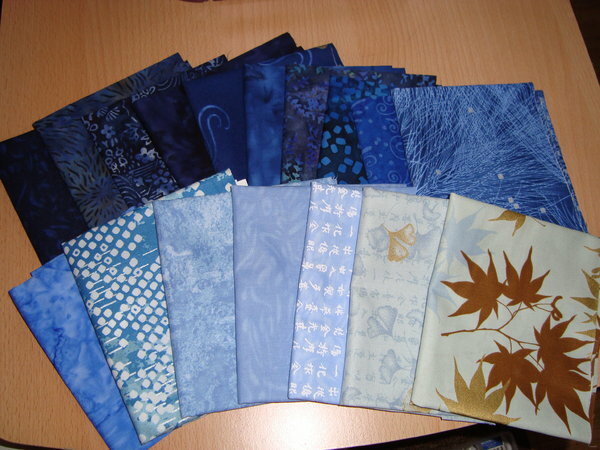 Stoffe in Blautönen für meinen nächsten Quilt der grad in Planung ist. Watercolorquilt mit einzelnen Blöcken in Gelbtönen (gelb brauch ich noch)
