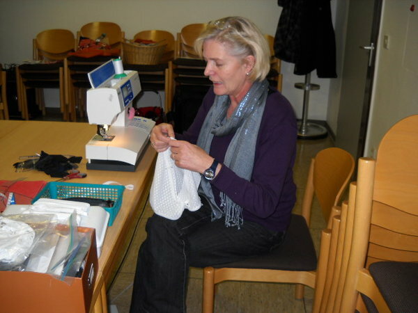 Gisi und eine niedliche weiße Juliebollerbuchse