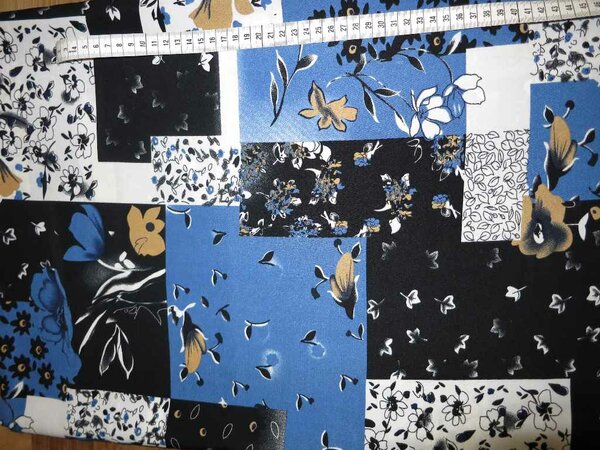 Stoff 117

leichter Blusenstoff, 155 cm x 150 cm

Tauschverhätnis 2:1