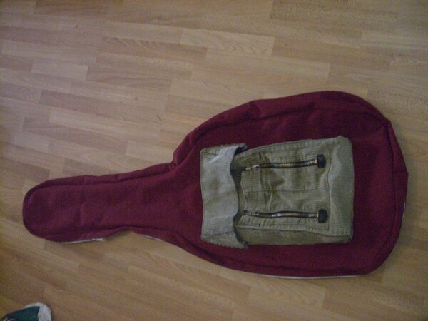 Meine erste Gitarrentasche, ein Geschenk für meinen (inzwischen Ex-)Freund.