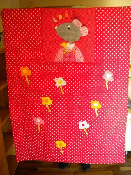 Hier die Decke mit Blumen