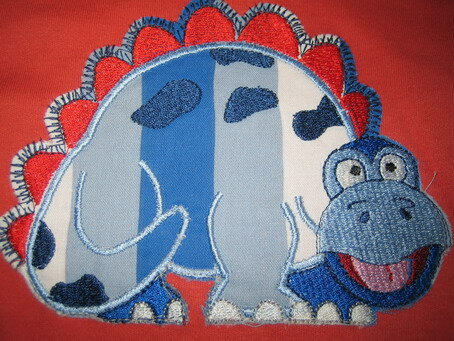 Dino Applikation auf Shirt