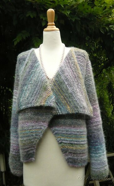 Cowl cover up,
Knittin noro