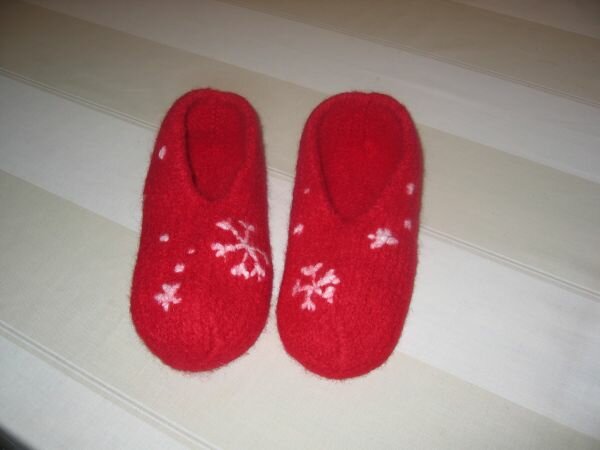 rote Filzschuhe