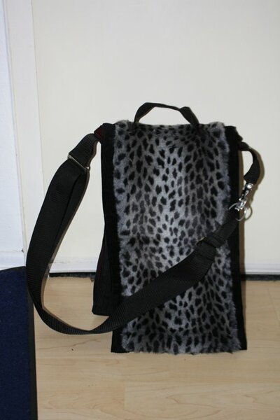 Tasche2 02

Siehe Tasche 2 01